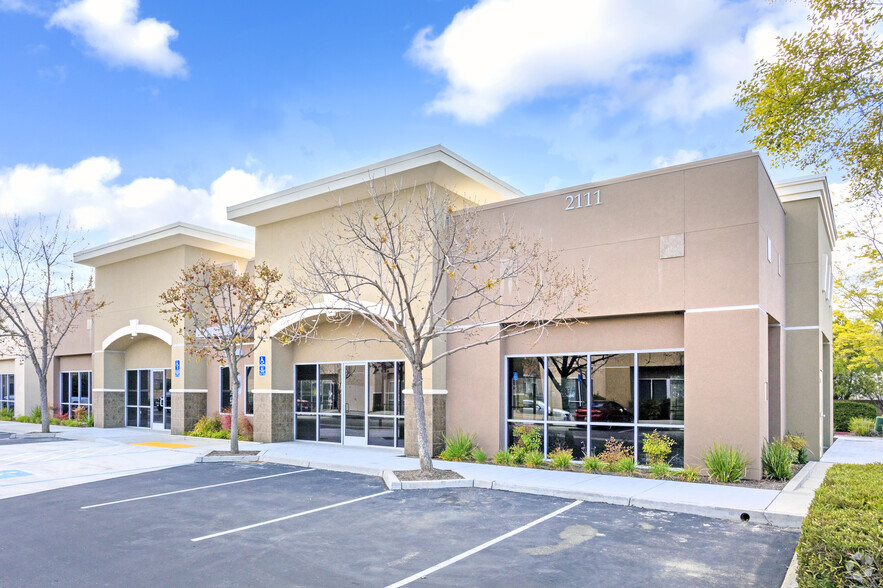 2101 Herndon Ave, Clovis, CA for lease - Building Photo - Image 3 of 18