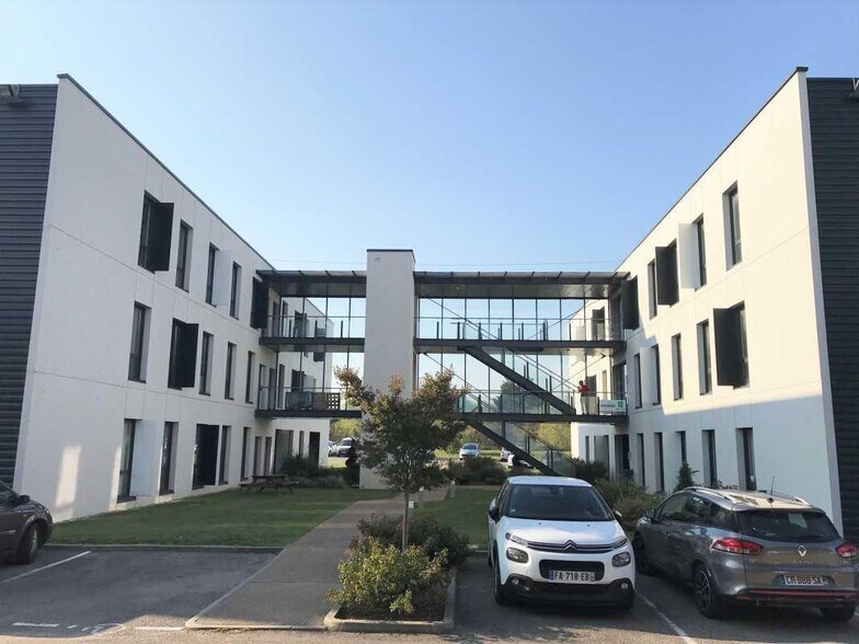 Bureau dans Saint-Priest à louer - Photo du bâtiment - Image 3 de 13