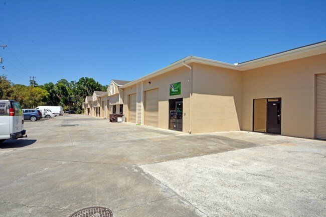 Plus de détails pour 920-936 36th Ct SW, Vero Beach, FL - Industriel à louer
