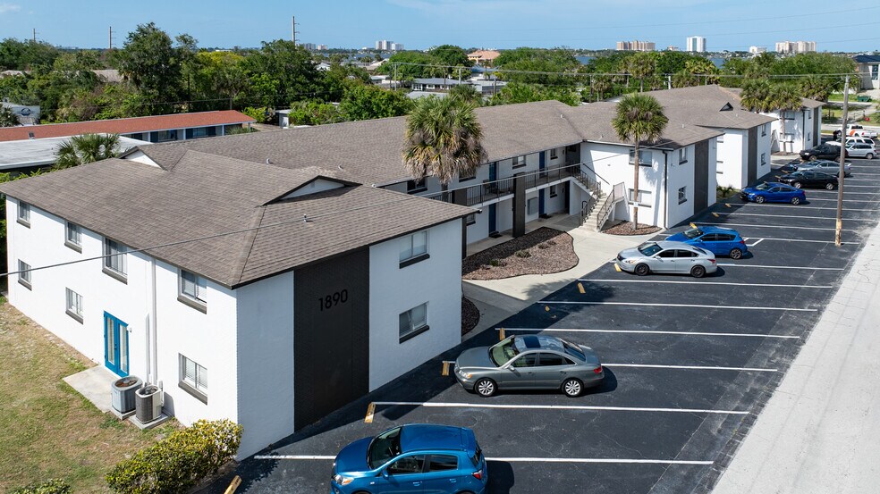 1888-1890 S Palmetto Ave, Daytona Beach, FL à vendre - Photo du bâtiment - Image 3 de 8