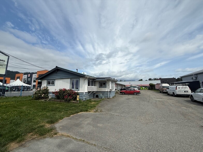 44477 Yale Rd, Chilliwack, BC for sale - Building Photo - Image 2 of 9