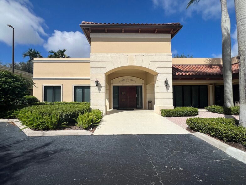 340 Columbia Dr, West Palm Beach, FL à louer - Photo du bâtiment - Image 3 de 4