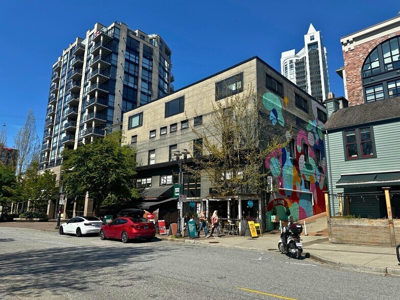 106 1st St W, North Vancouver, BC for lease - Building Photo - Image 1 of 8