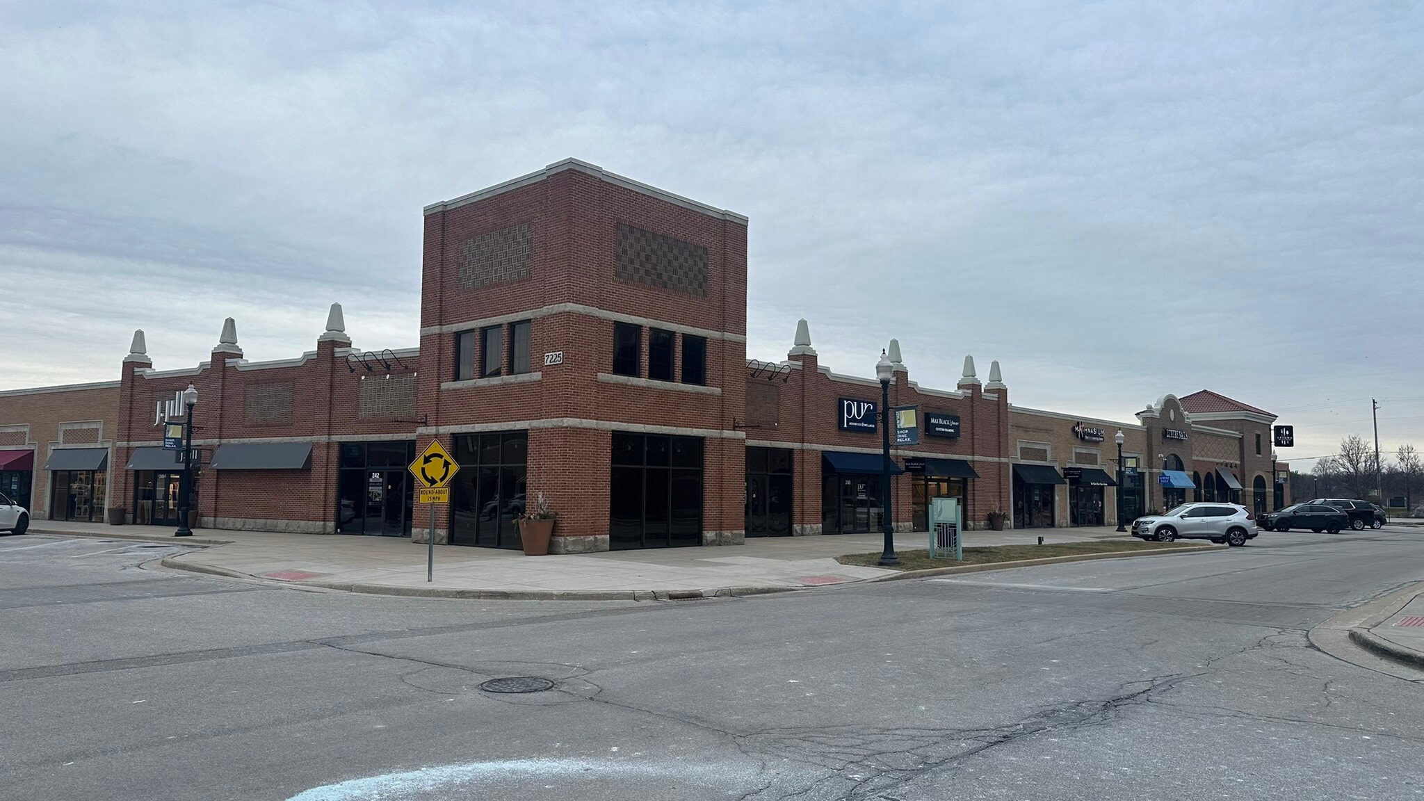 7020-7355 Heritage Square Dr, Granger, IN for lease Building Photo- Image 1 of 9