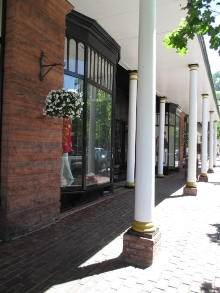 218 S Mill St, Aspen, CO à louer - Photo du bâtiment - Image 3 de 28