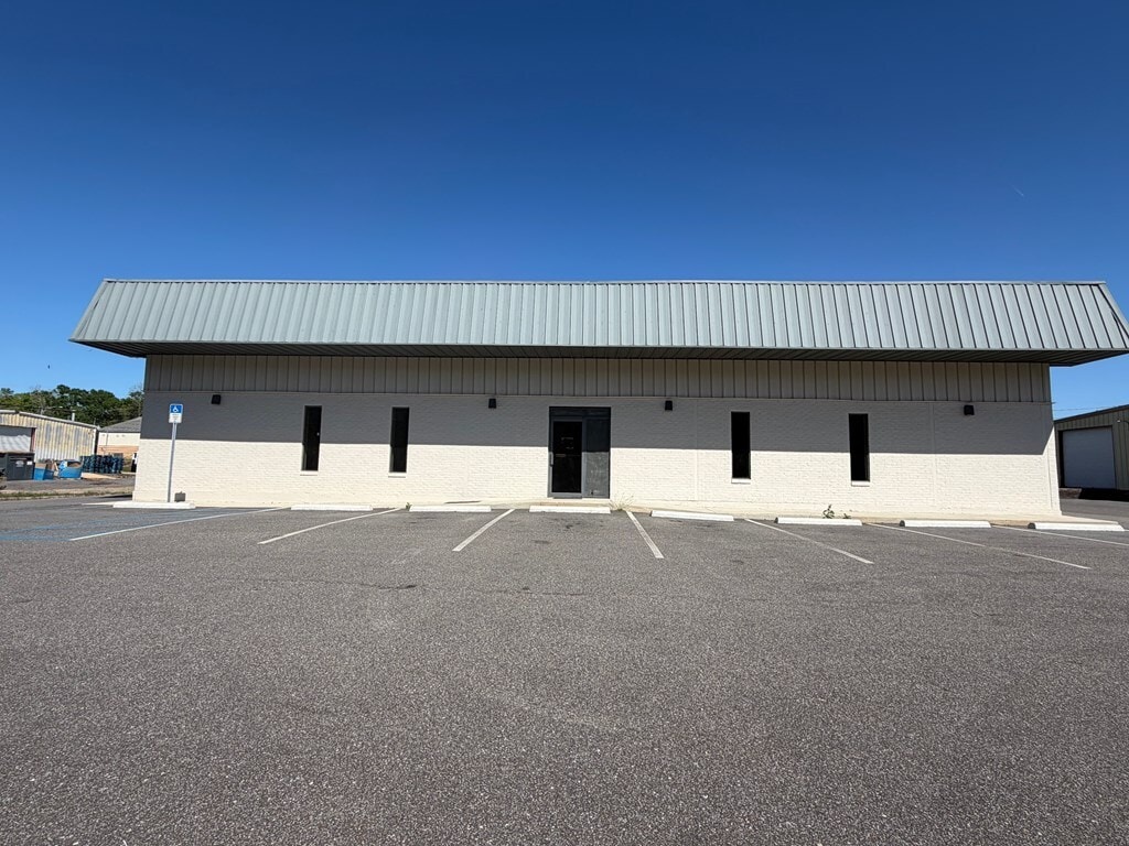 1950 Wise Dr, Dothan, AL for lease Primary Photo- Image 1 of 12