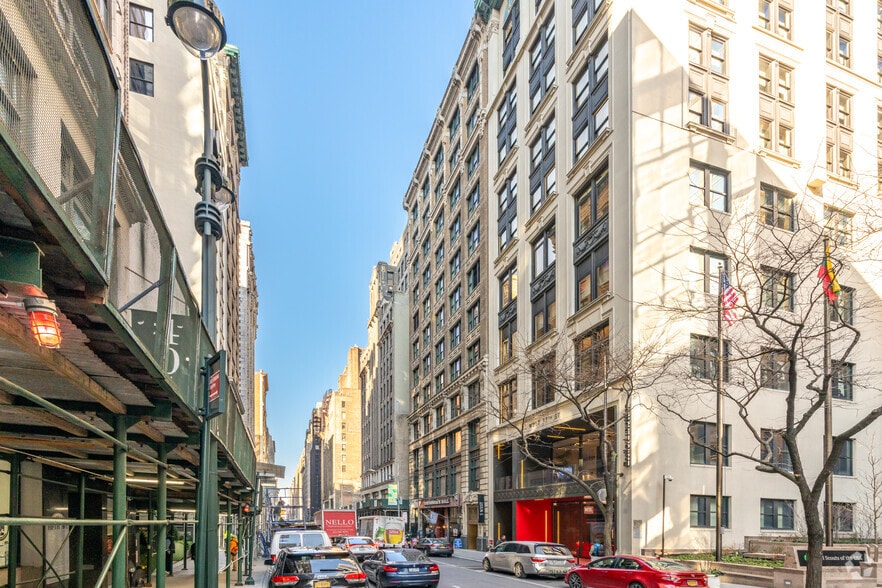 5 W 37th St, New York, NY à louer - Photo du bâtiment - Image 1 de 1