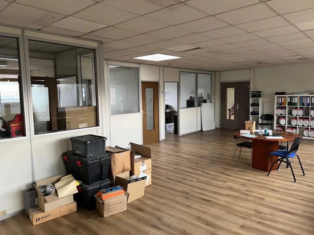 240 Rue Helene Boucher, Buc for lease Building Photo- Image 1 of 4