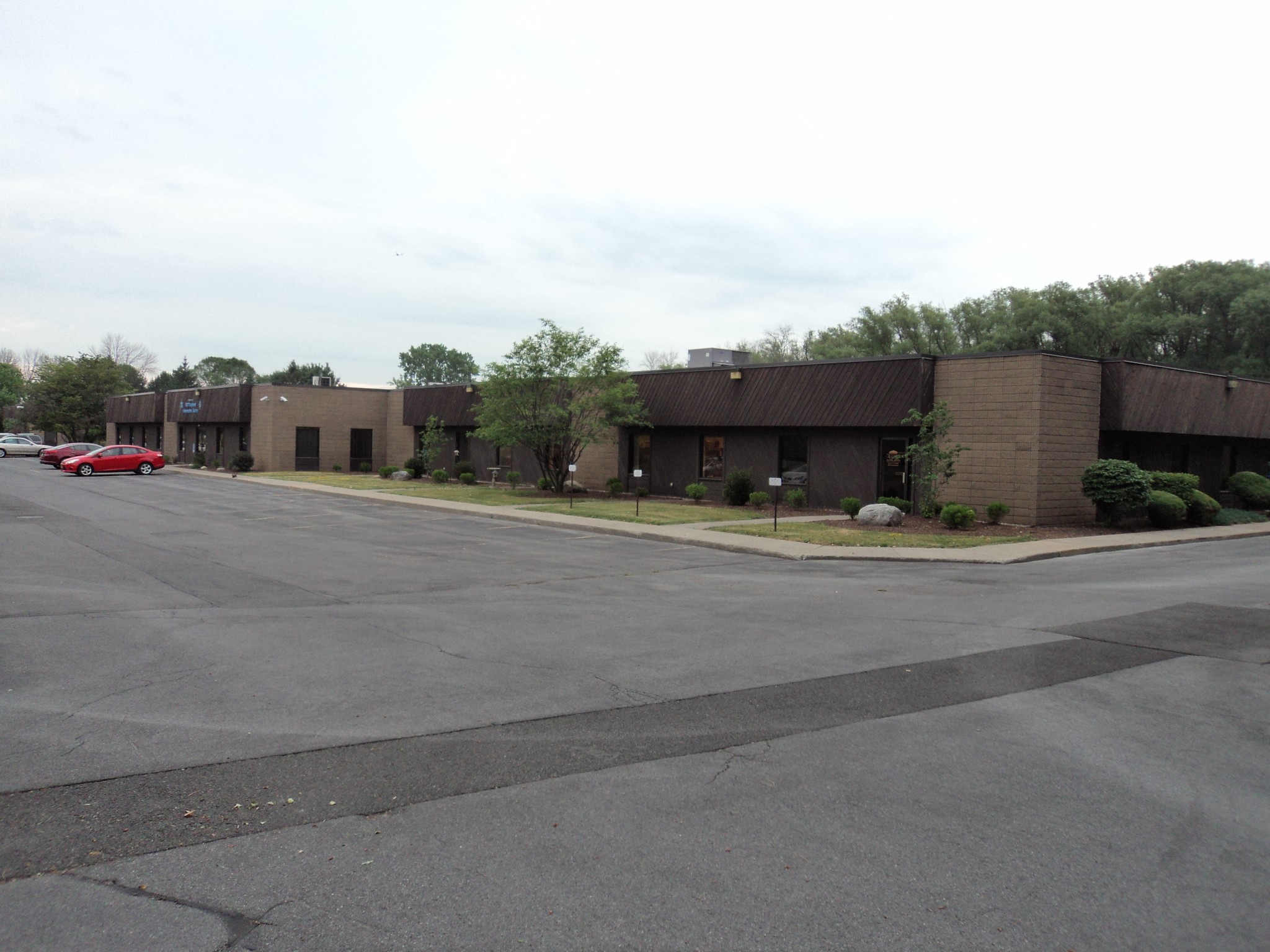 6075 E Molloy Rd, Syracuse, NY for sale Primary Photo- Image 1 of 1