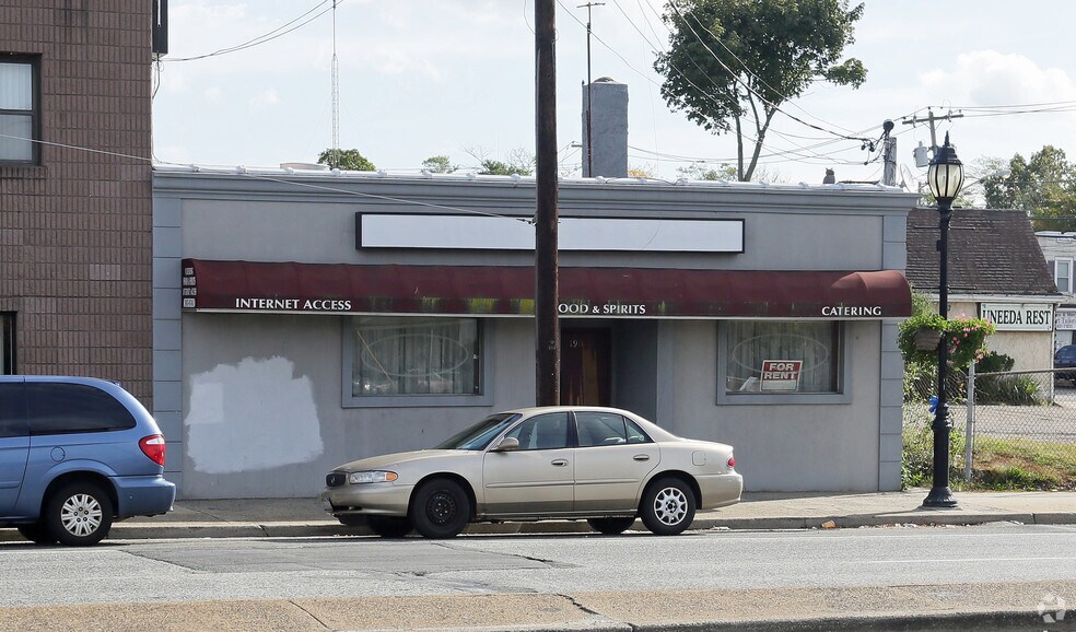 1911 Deer Park Ave, Deer Park, NY à vendre - Photo du bâtiment - Image 2 de 6