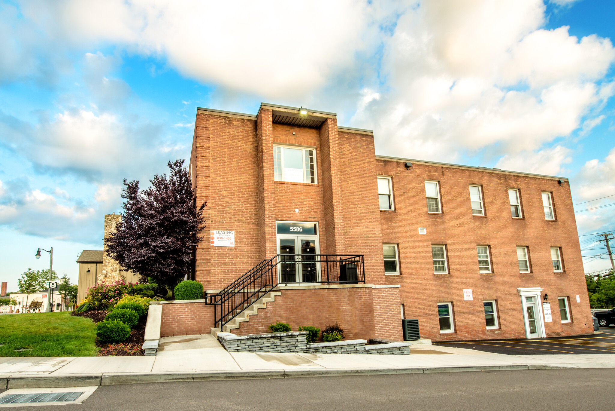 5586 Main St, Williamsville, NY for lease Building Photo- Image 1 of 3