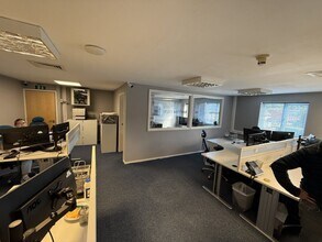 Hewell Rd, Barnt Green à louer Photo intérieure- Image 2 de 2