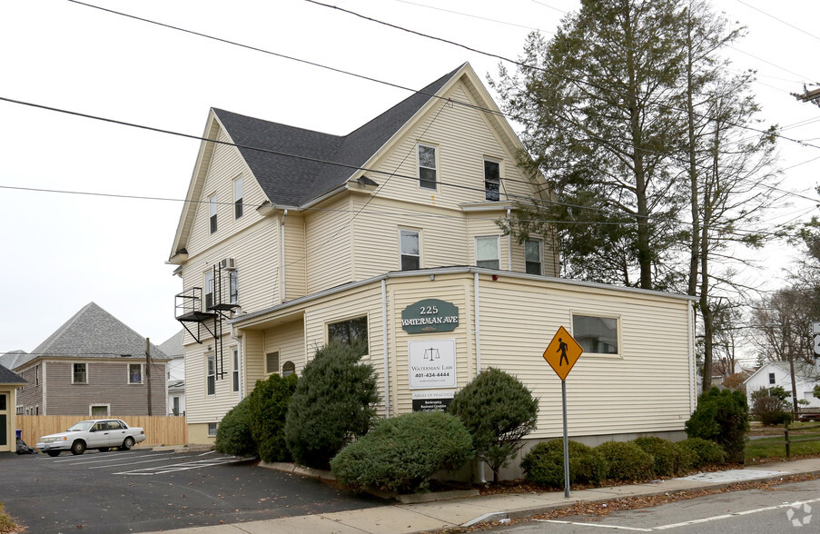 225 Waterman Ave, East Providence, RI à vendre - Photo principale - Image 1 de 1