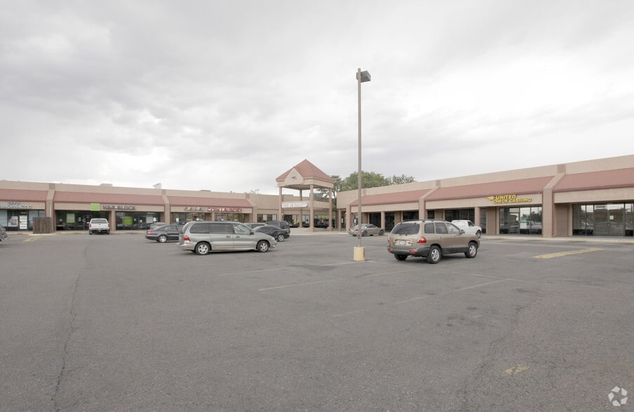 6025-6075 Parkway Dr, Commerce City, CO for lease - Primary Photo - Image 1 of 7
