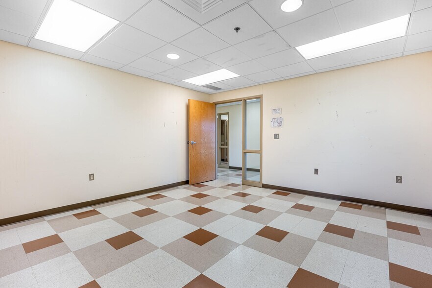 8690 Yankee St, Dayton, OH à louer - Photo du bâtiment - Image 2 de 5