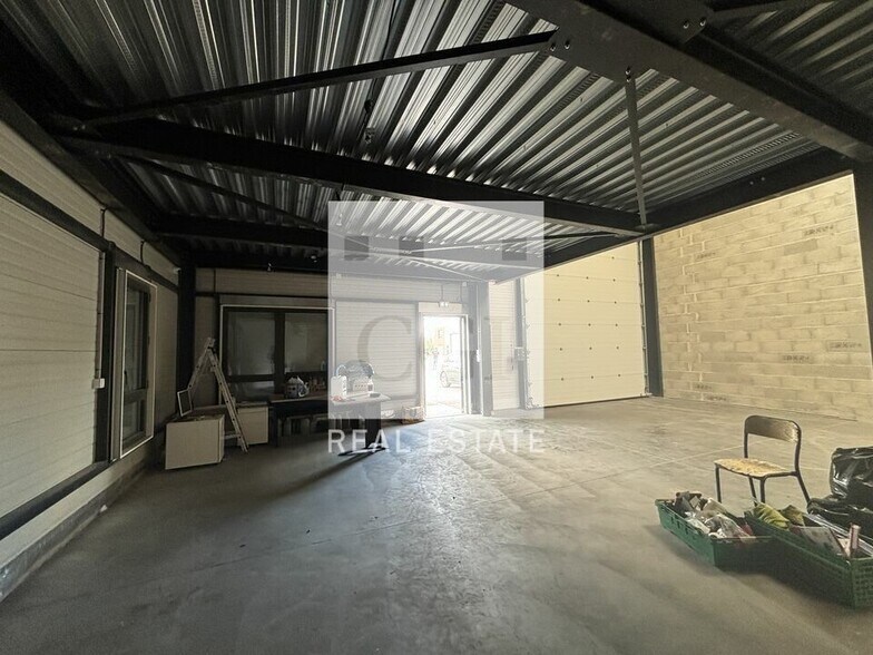 8 Impasse Du 24 Août 1944, Corbas for lease - Interior Photo - Image 3 of 9