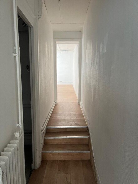 113 Rue Lamarck, Paris for sale - Interior Photo - Image 3 of 8