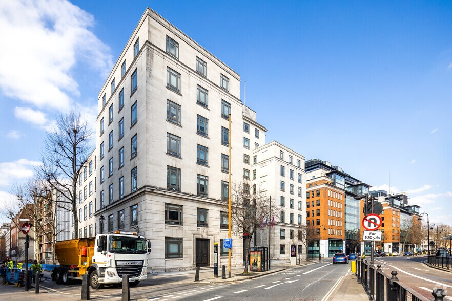 124 Theobalds Rd, Londres à louer - Photo du bâtiment - Image 3 de 4