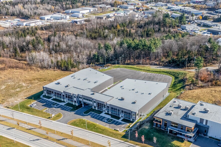 4590-4592 Boul De Portland, Sherbrooke, QC à louer - Photo du bâtiment - Image 3 de 18