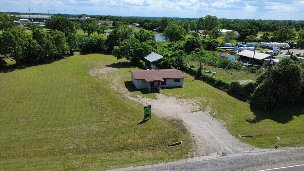 2301 Mineral Wells Hwy, Weatherford, TX à vendre - Photo du bâtiment - Image 3 de 15
