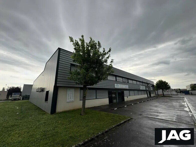 Flex dans Vaulx-en-Velin à louer - Photo du bâtiment - Image 3 de 5