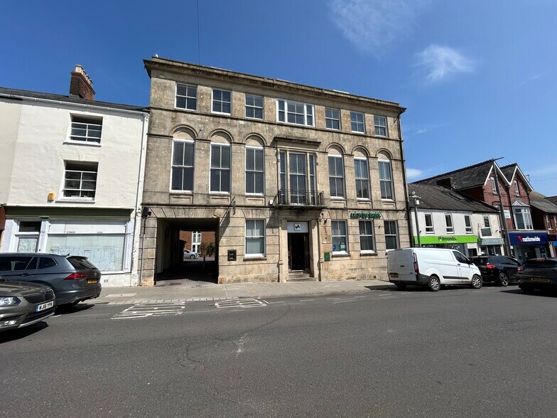 27 Fore St, Chard à louer - Photo du bâtiment - Image 2 de 9