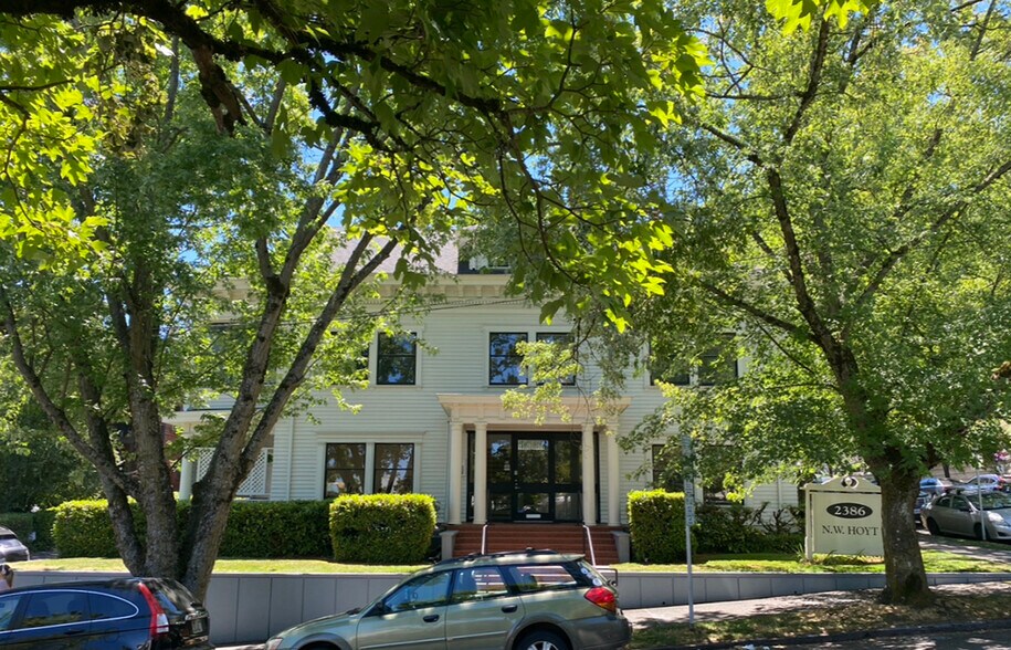 2386 NW Hoyt St, Portland, OR à louer - Photo du bâtiment - Image 2 de 10