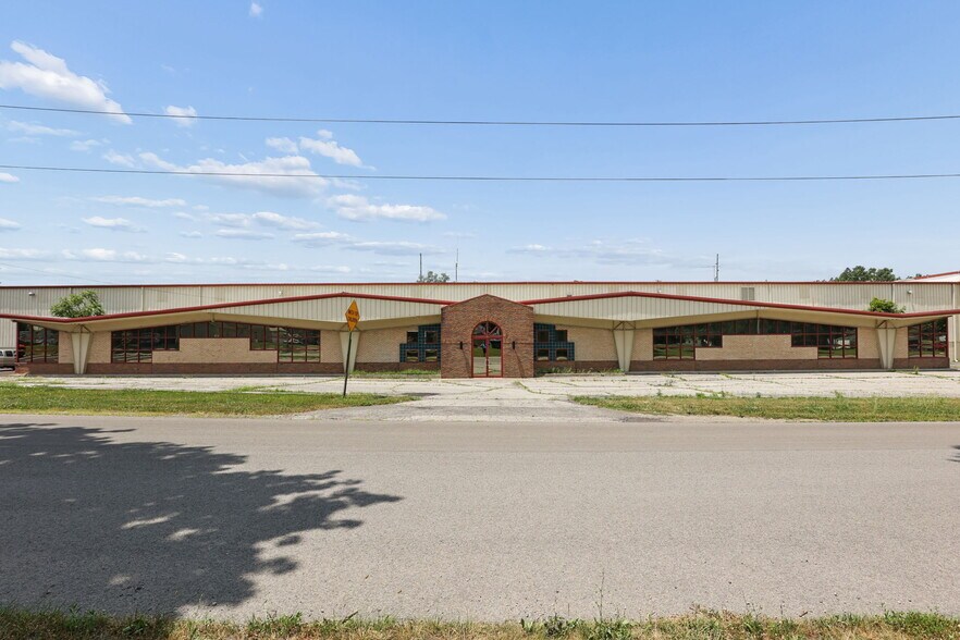 1240 Carlisle Ave, Bellefontaine, OH à vendre - Photo du bâtiment - Image 3 de 12
