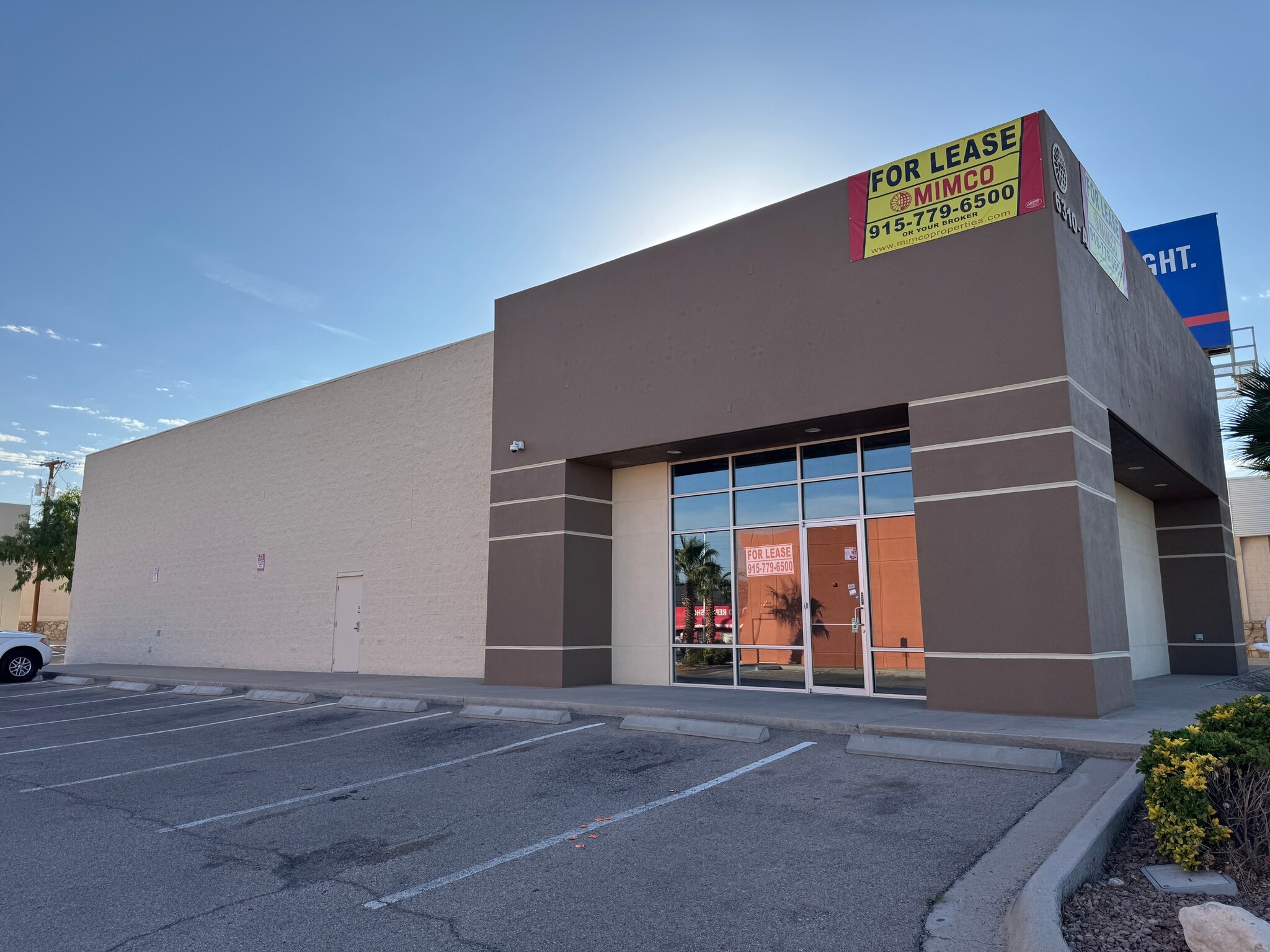 6310 N Mesa St, El Paso, TX for lease Building Photo- Image 1 of 4