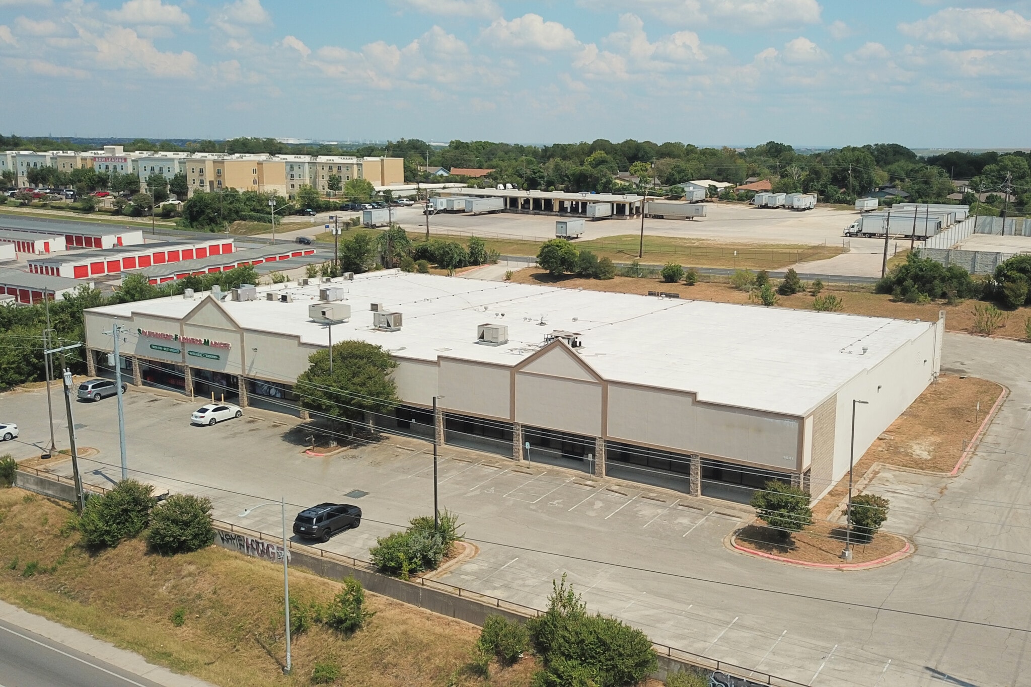 9821 N Interstate 35, Austin, TX for lease Primary Photo- Image 1 of 8