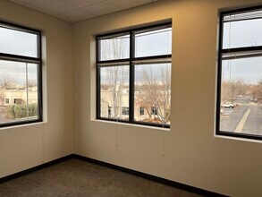 9050 W Overland Rd, Boise, ID for lease Interior Photo- Image 1 of 9