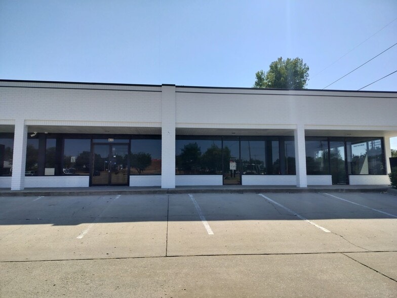 342-344 S Santa Fe Ave, Edmond, OK for lease - Building Photo - Image 3 of 11