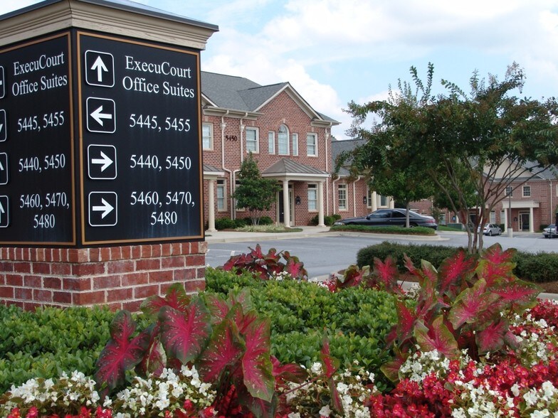 5480 McGinnis Village Pl, Alpharetta, GA à louer - Photo du bâtiment - Image 3 de 33