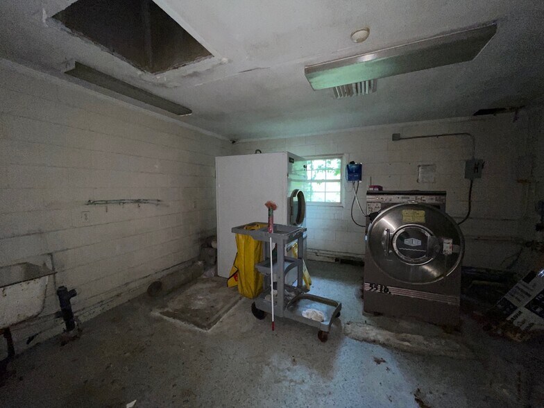 311 E Bryant St, Enfield, NC à vendre - Photo intérieure - Image 3 de 14