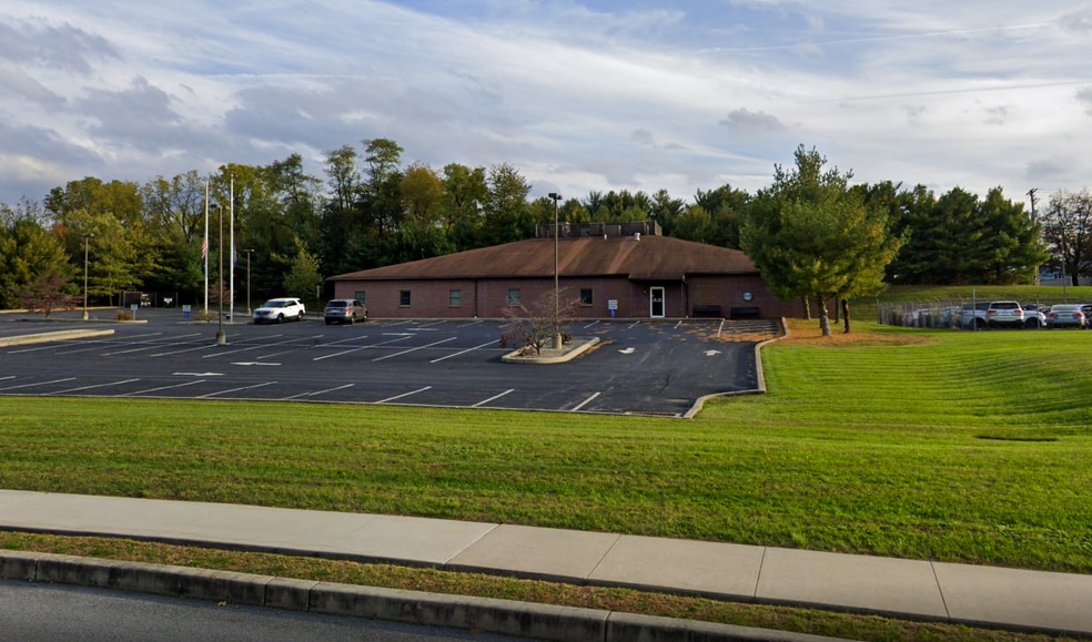 8000 - 8002 Bretz Drive portfolio of 2 properties for sale on LoopNet.ca - Building Photo - Image 2 of 7