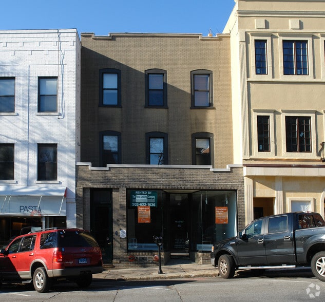 42-44 Greenwich Ave, Greenwich, CT for lease - Building Photo - Image 2 of 14