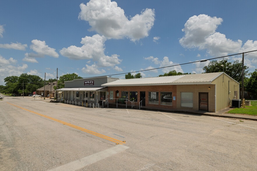 113 W Decatur St, Chico, TX for sale - Building Photo - Image 2 of 36