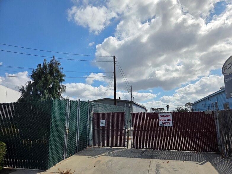 2852 Gundry Ave, Signal Hill, CA à louer - Photo du bâtiment - Image 3 de 20