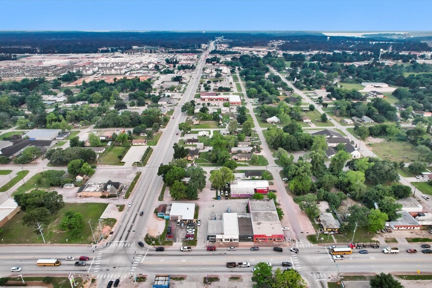 108 W Montgomery St, Willis, TX for sale - Building Photo - Image 2 of 24