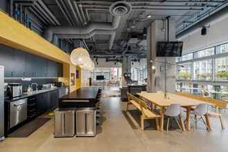 777 Richards St, Vancouver, BC à louer Photo intérieure- Image 2 de 10