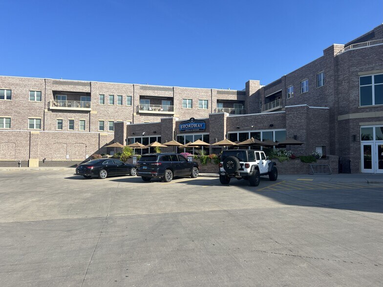 100 W Broadway Ave, Bismarck, ND à louer - Photo du bâtiment - Image 2 de 22