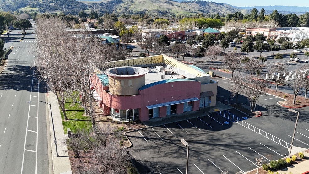 101-125 Bernal Rd, San Jose, CA for lease - Building Photo - Image 2 of 10