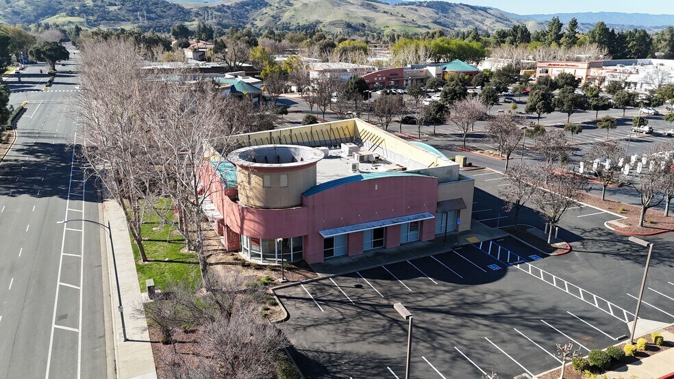 101-125 Bernal Rd, San Jose, CA à louer - Photo du bâtiment - Image 2 de 10