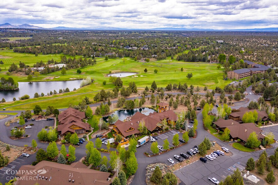 7535 Falcon Crest Dr, Redmond, OR à vendre - Photo du bâtiment - Image 3 de 17