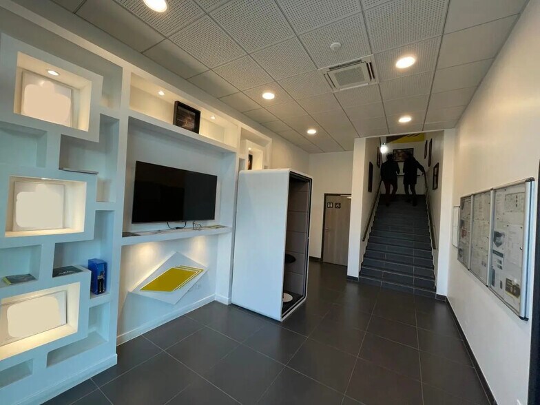 Flex in Gennevilliers for lease - Lobby - Image 3 of 7