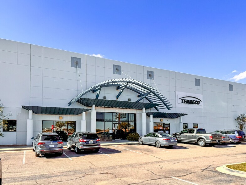 1273 Joe Battle Blvd, El Paso, TX à louer - Photo du bâtiment - Image 3 de 6