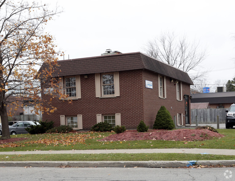 5 Hickory St E, Waterloo, ON à louer - Photo du bâtiment - Image 2 de 2