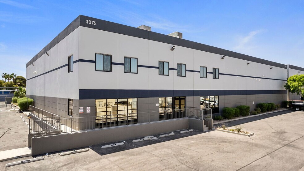 4075 E Post Rd, Las Vegas, NV à vendre - Photo du bâtiment - Image 1 de 1