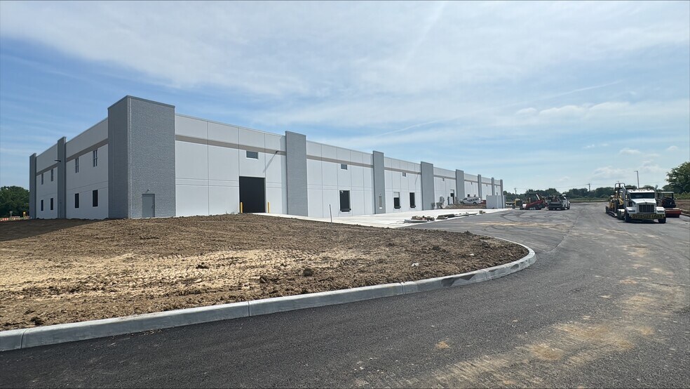 20340 Grassy Branch Rd, Westfield, IN à louer - Photo du bâtiment - Image 2 de 10