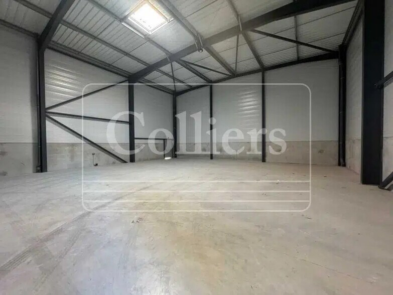 Flex in Signes for lease - Interior Photo - Image 3 of 3